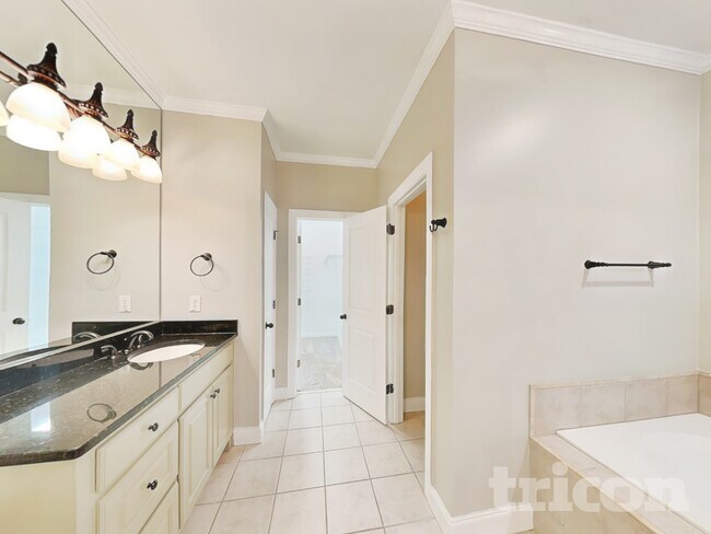 Building Photo - 1442 Hedgewood Ln NW