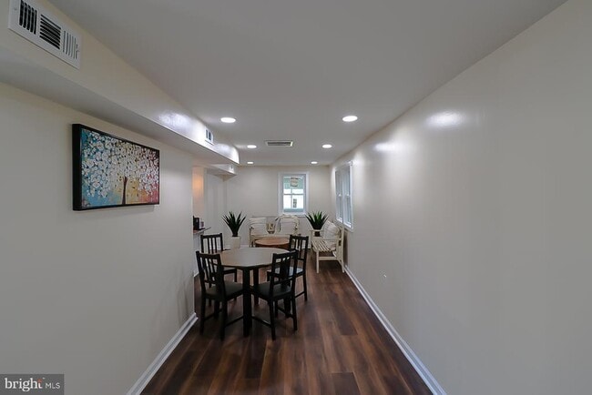 Building Photo - 427 Highland Ave