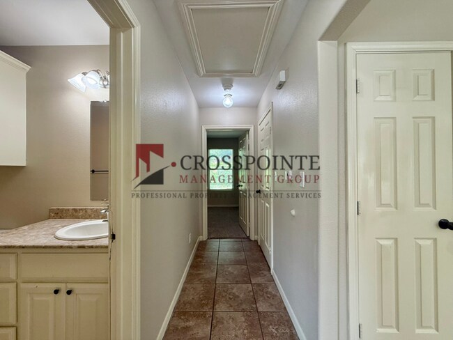 Building Photo - Tour Today! 2 Bedroom, 2 Bathroom Duplex!