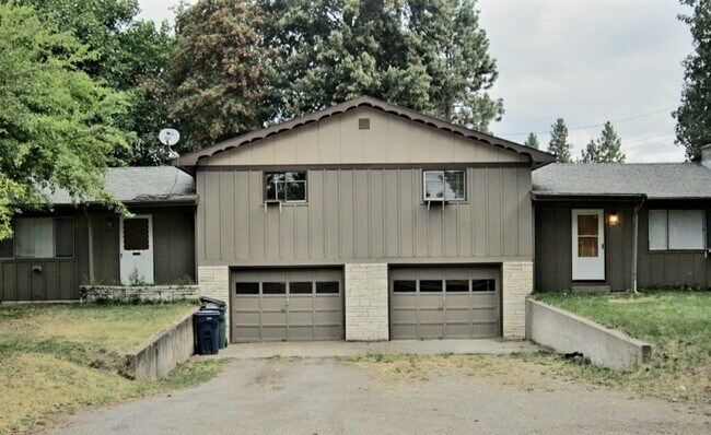 Primary Photo - 927-927 Emma Ave