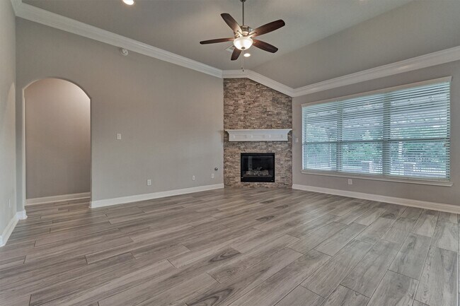 Building Photo - 180 Racetrack Ln