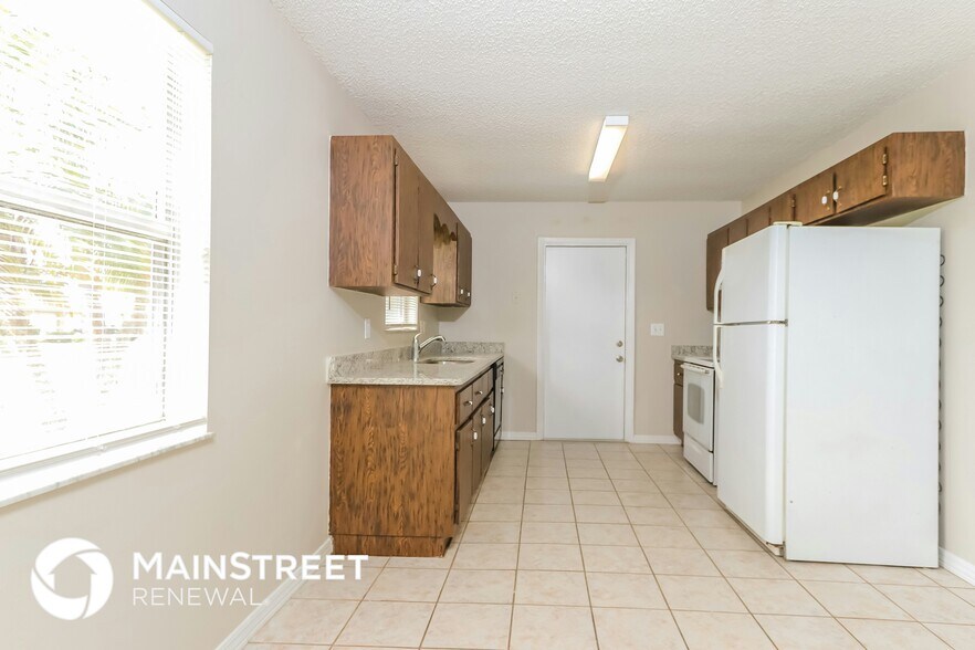 Building Photo - 8208 Kenwood Rd