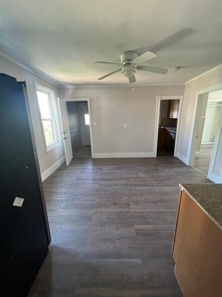 Building Photo - 3 Lussier St