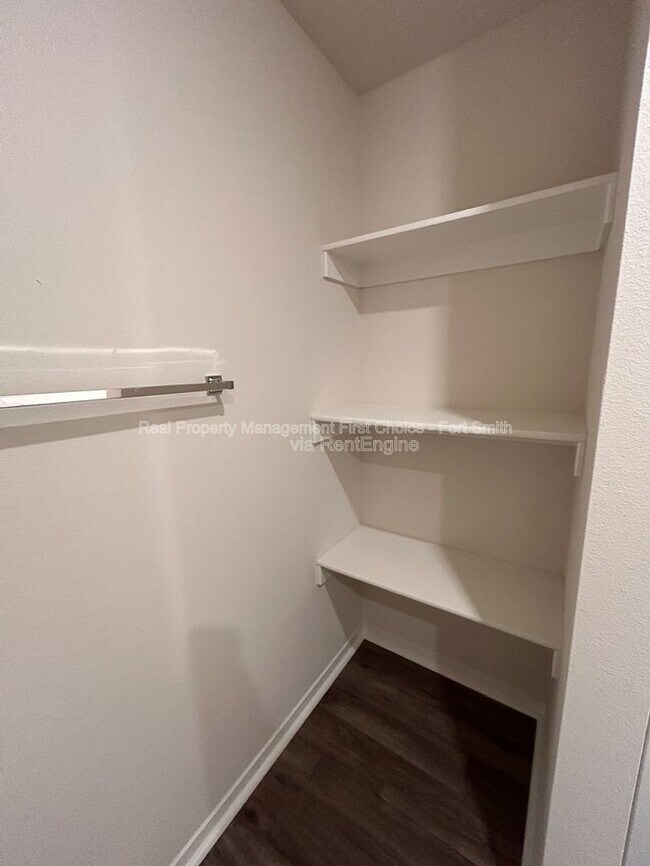 Building Photo - 10638 Cedar Wy