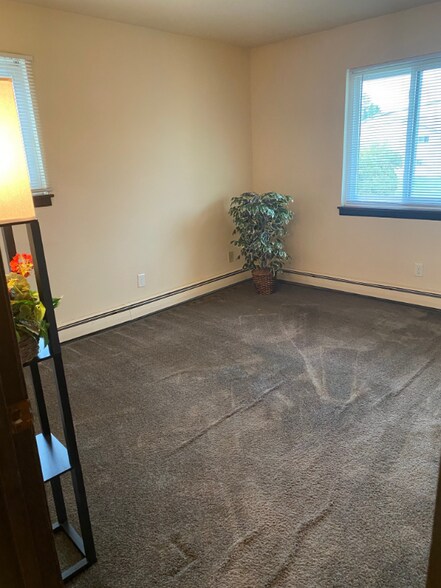 Building Photo - 6450 W Norwich Ave