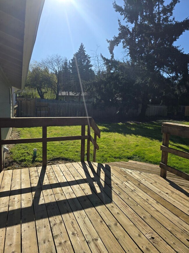 Building Photo - Newly renovated 3 bedroom rambler