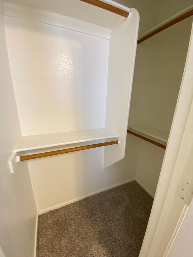 Building Photo - MOVE IN SPECIAL 3 Bed 2 Bath Corner Lot