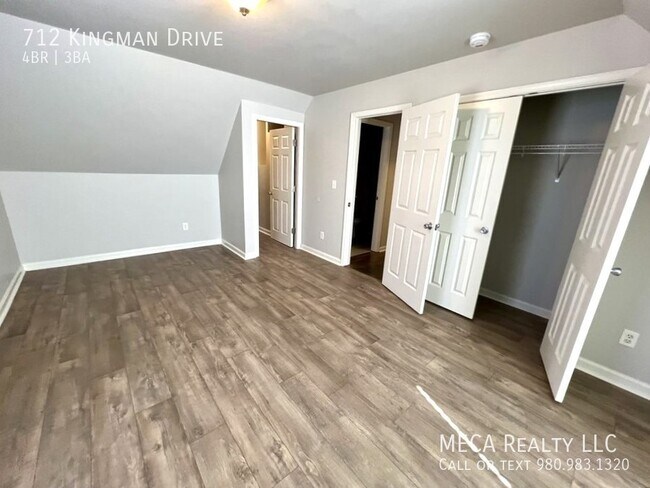 Building Photo - 712 Kingman Dr