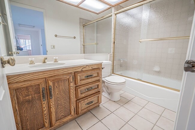 Building Photo - Old Orchard 1 - 4 Bedroom Home in Valencia!