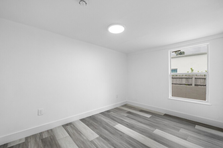 Building Photo - 2433 NW 97th St