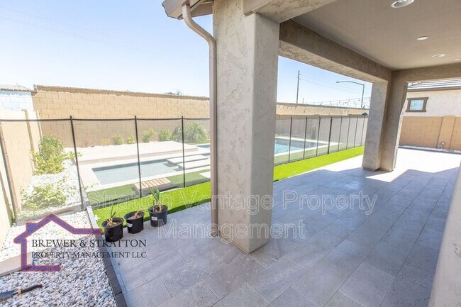 Building Photo - 4065 S Marin Dr