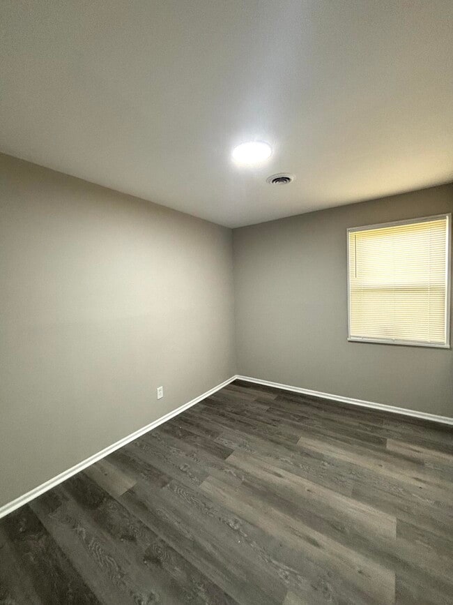 Building Photo - 1282 Crosland Dr NE