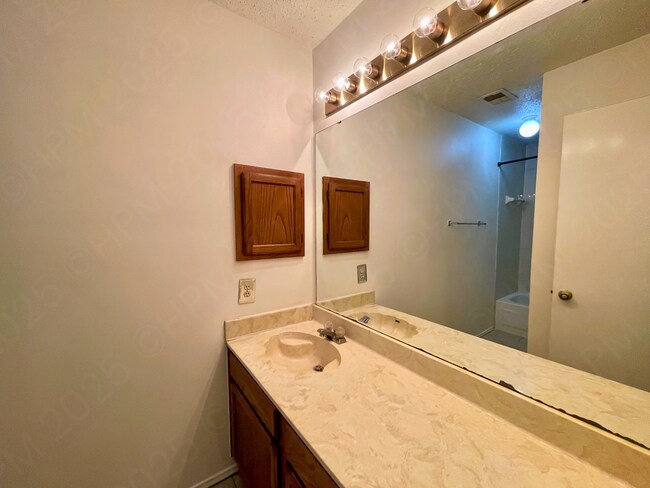 Building Photo - Move-In Special. ½ off the first full month's rent with a 12-month lease.