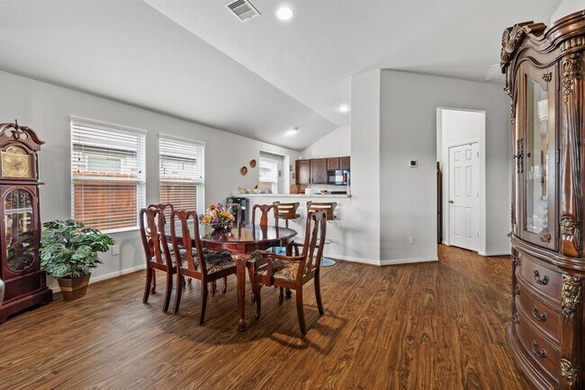 Building Photo - 15111 Longleaf Frst Dr