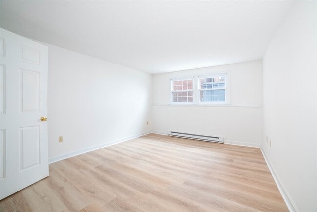 Building Photo - 13 Summer St