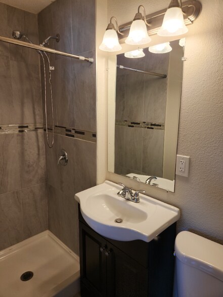 Building Photo - 440 E Arcade St