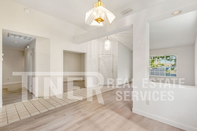 Building Photo - 8948 Warmsprings St