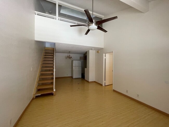 Building Photo - Crosspointe Centrally Located in Honolulu ...