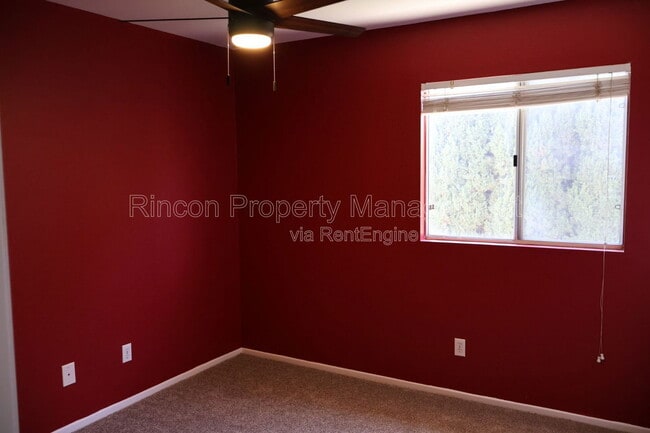 Building Photo - 225 Cinnamon Oak Ave