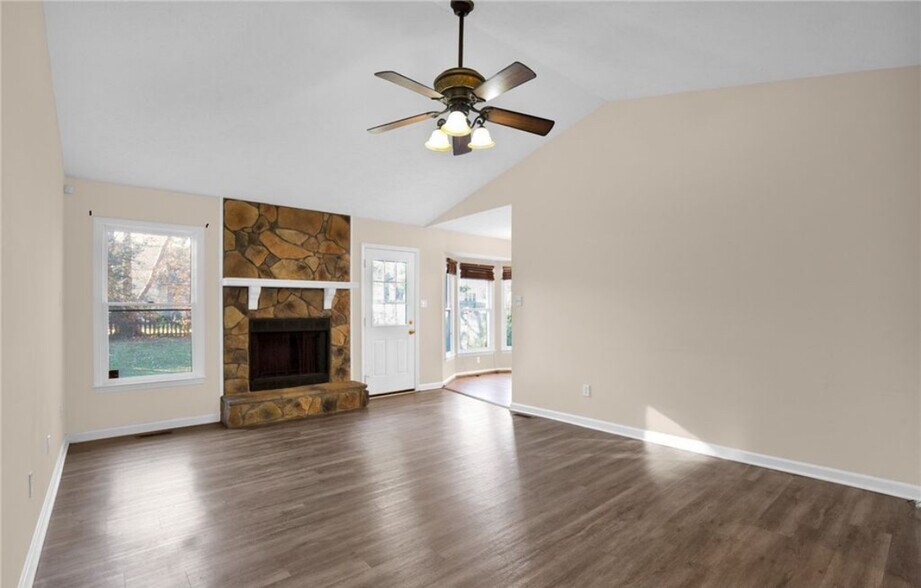 Building Photo - 1332 Oak Knolls Dr