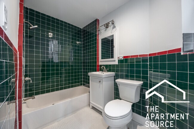 Building Photo - 2842 W Augusta Blvd