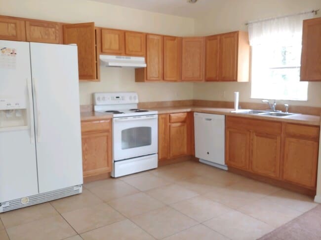 Building Photo - 5549 W Oak Park Blvd