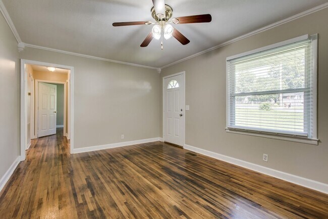 Building Photo - 6215 Laredo Ave