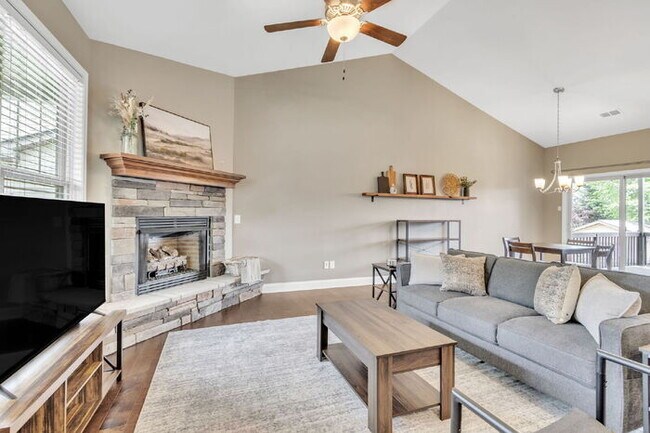 Building Photo - Charming 3-Bedroom Furnished Haven with Co...