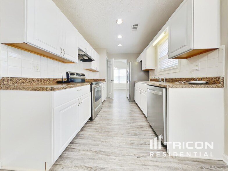 Building Photo - 2725 Archer Way