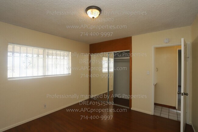 Building Photo - 830 E Anaheim St