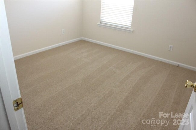 Building Photo - 2715 Old Ironside Dr