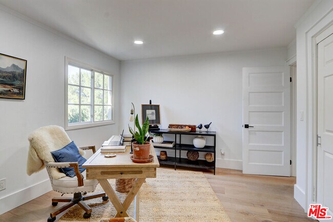 Building Photo - 456 S McKnight Rd