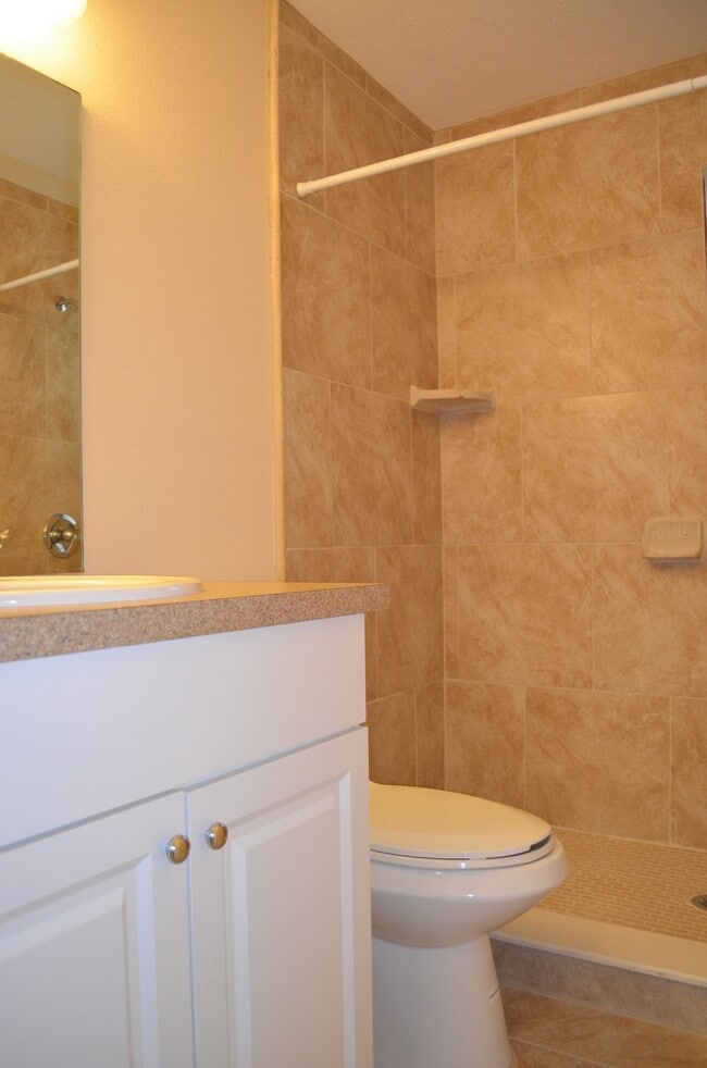 Building Photo - Beautiful upgraded home in Great Neighborhood! AVAILABLE IN DECEMBER!