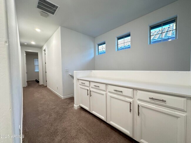 Building Photo - 1827 S Bedford Pl