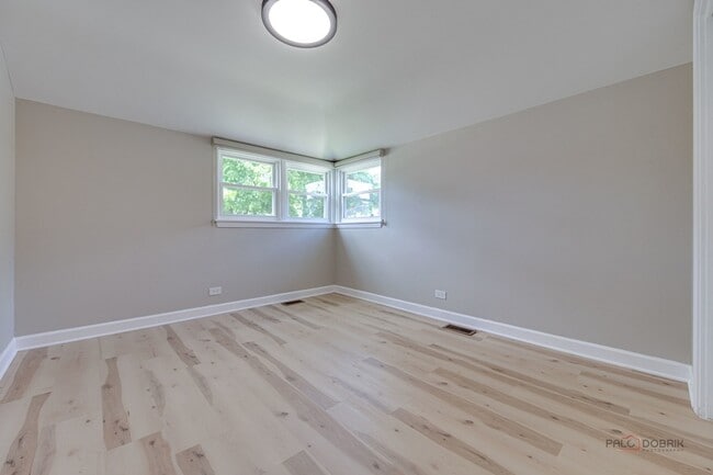 Building Photo - 4021 W Estes Ave