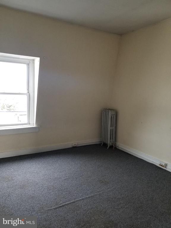 Building Photo - 230 S 13th St