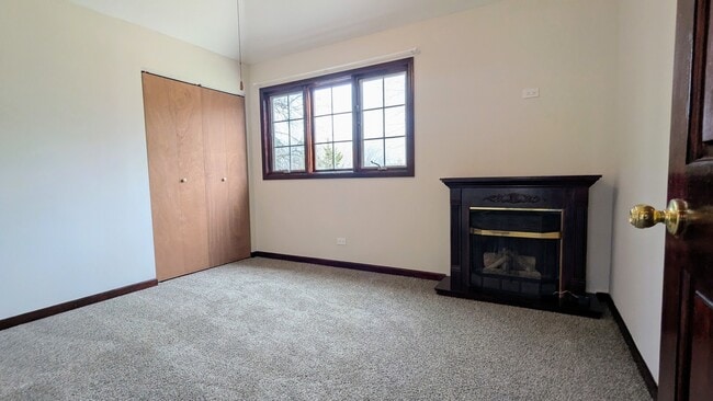 Building Photo - 709 W Kenilworth Ave