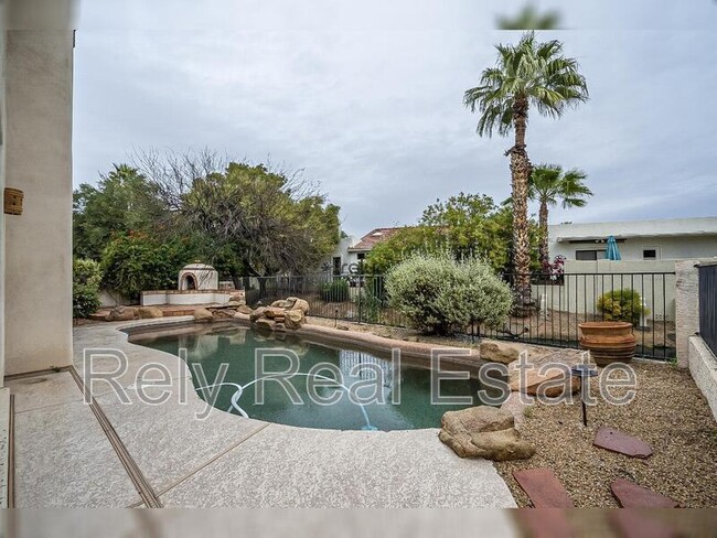 Building Photo - 4605 N Clear Creek Dr