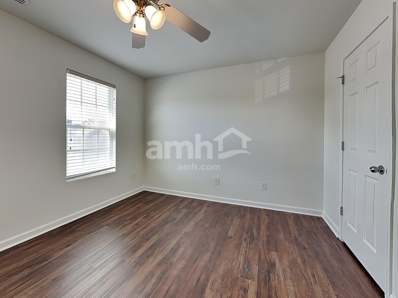 Building Photo - 1209 Plexor Ln
