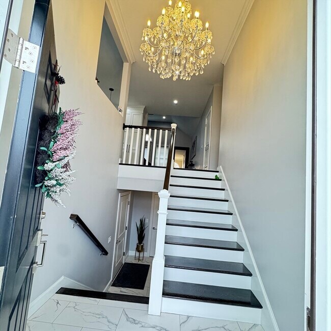 Building Photo - 259 Oakwood Ave