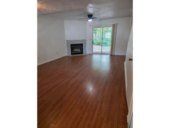 Building Photo - Townhome on Southside