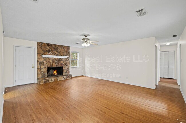 Building Photo - 4149 Oak Ferry Dr NE