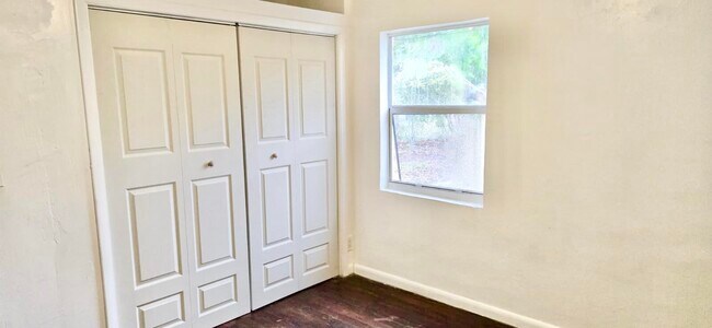 Building Photo - 2325 Johnson St