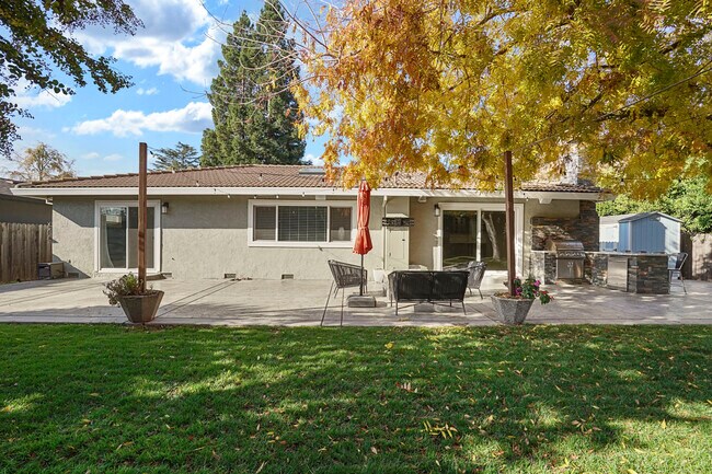 Building Photo - 1407 San Clemente Way