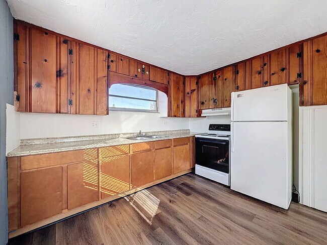 Building Photo - 652 East Harbor Dr S