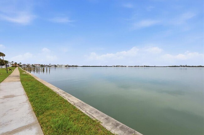 Building Photo - 769 John Ringling Blvd