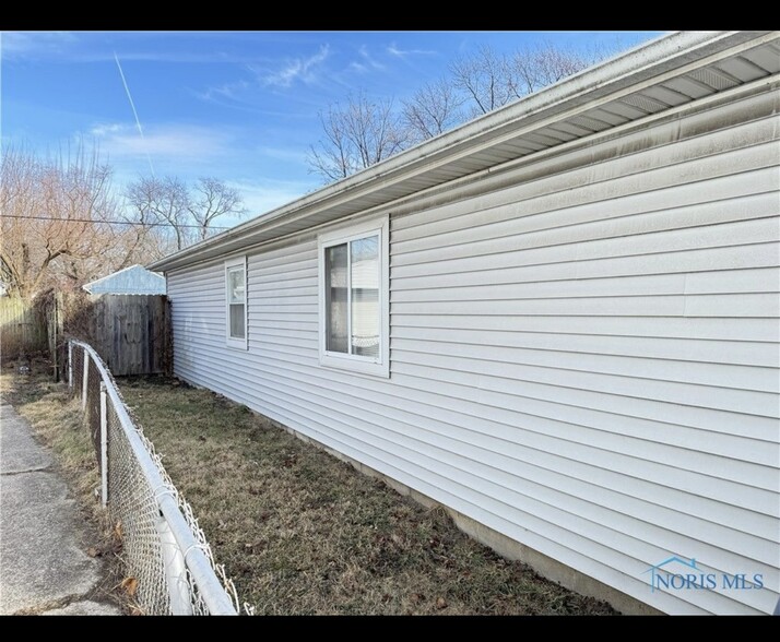 Building Photo - 1537 White St