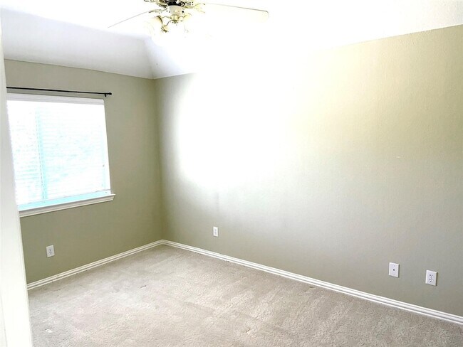 Building Photo - 4605 Hinton Dr