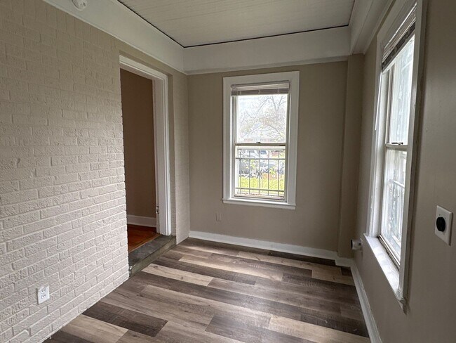 Building Photo - Newly Renovated Home in Hyde Park