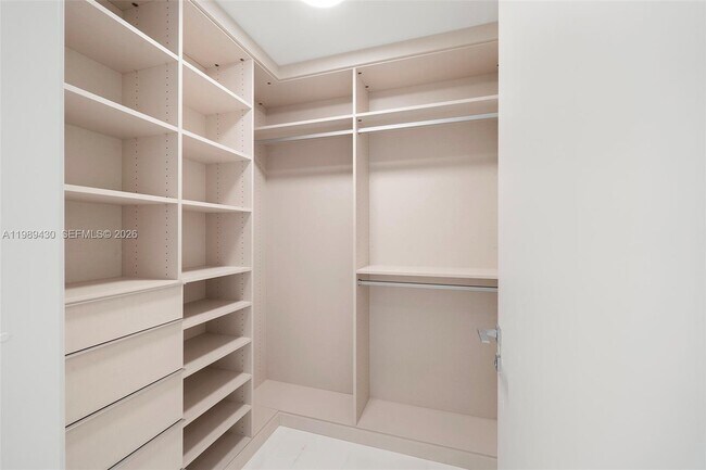 Building Photo - 300 Biscayne Blvd Way